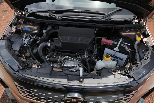 Open Bonnet Engine Shot Image - 2225