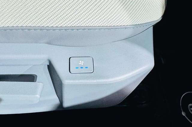 Leather Seats Image - 33146