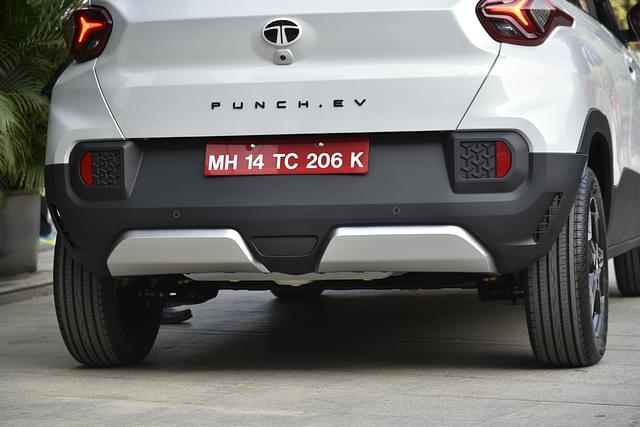 Rear View Image - 765