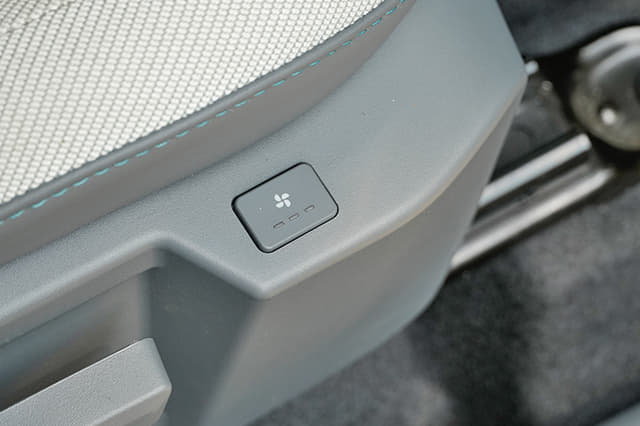 Electrically Adjustable Driver Seat Image - 33260