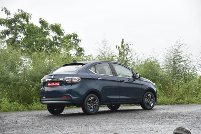 Rear Right Three Quarter Image - 13234