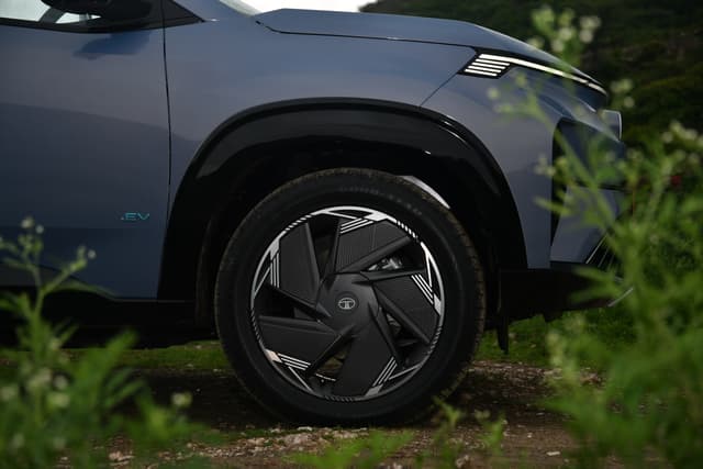 Alloy Wheels Image - 9698