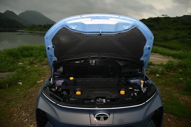Open Bonnet Engine Shot Image - 9743