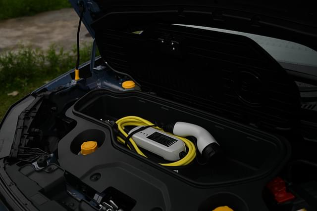 Charging Ports Image - 9774