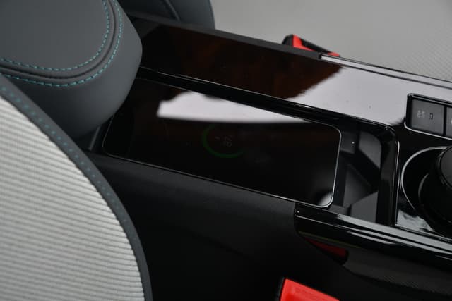 Charging Ports Image - 9927