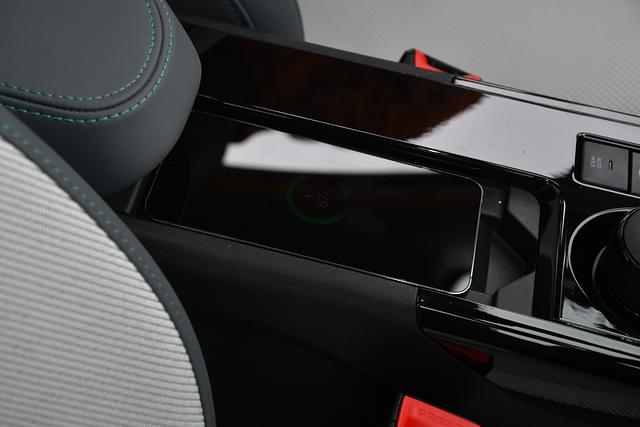 Charging Ports Image - 9927