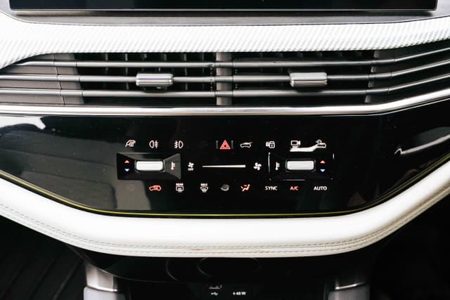 Air Conditioning Controls Image - 29705