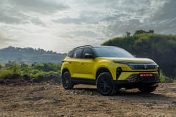 Tata Harrier Front Right Three Quarter