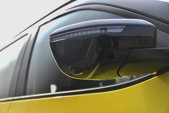 Color Yellow Image - 9888