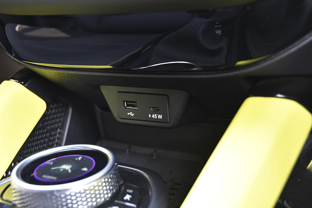 Charging Ports Image - 10297