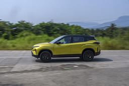 Tata Harrier Front Right Three Quarter