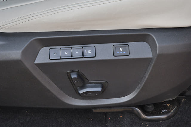 Adjustable Lumbar Support Image - 31332