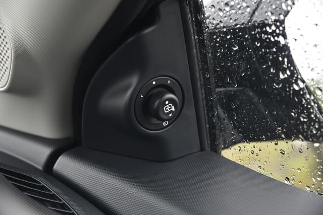 Door Controls Image - 1553