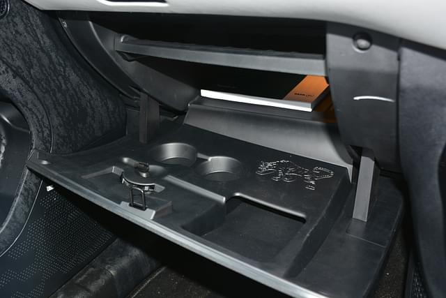 Glove Box Image - 1603