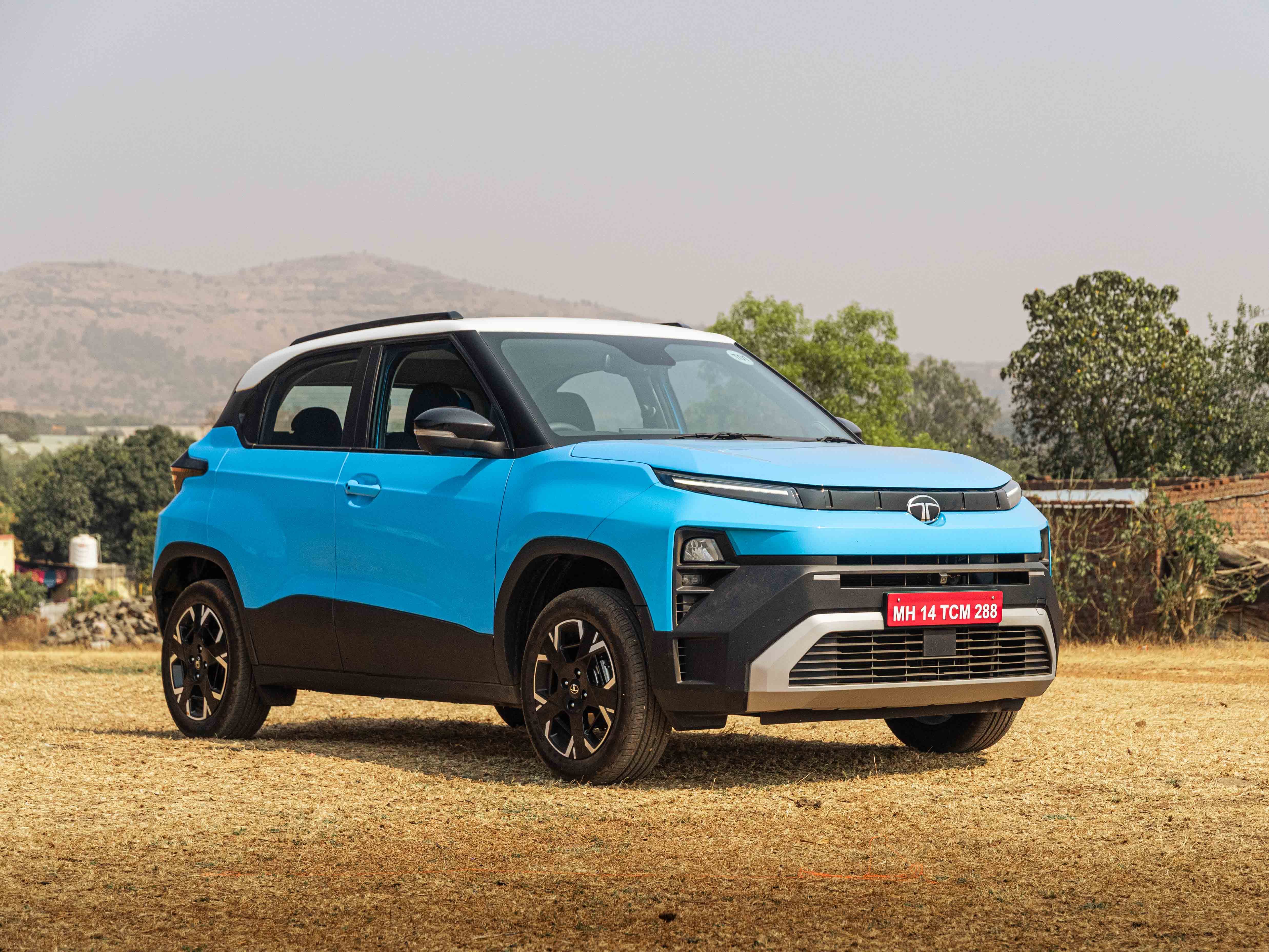 I'm a new driver and want to buy a car for learning and occasional driving. Suggest a car in the budget of 8 lakh.