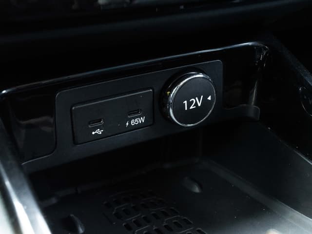 12v Power Outlets Image - 32242