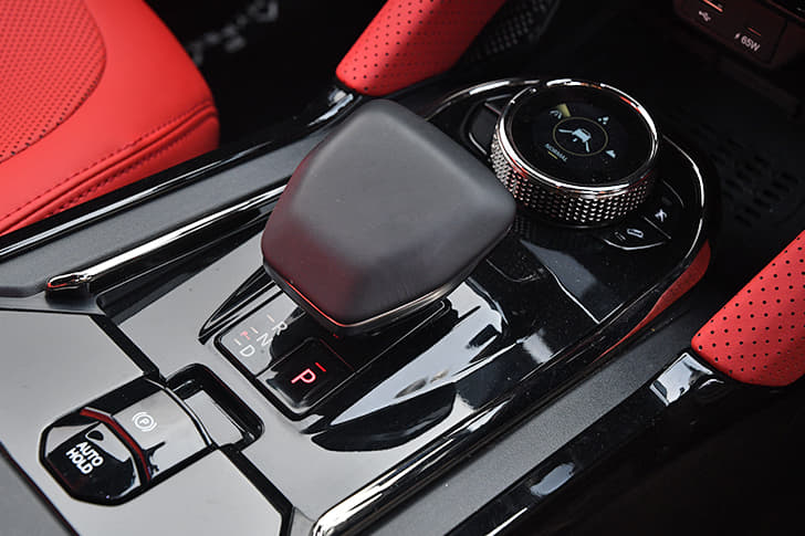 Tata Safari Color Red, Black