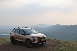 Tata Safari Front Right Three Quarter
