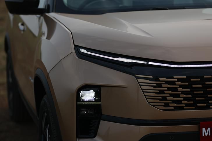 Tata Safari Front View
