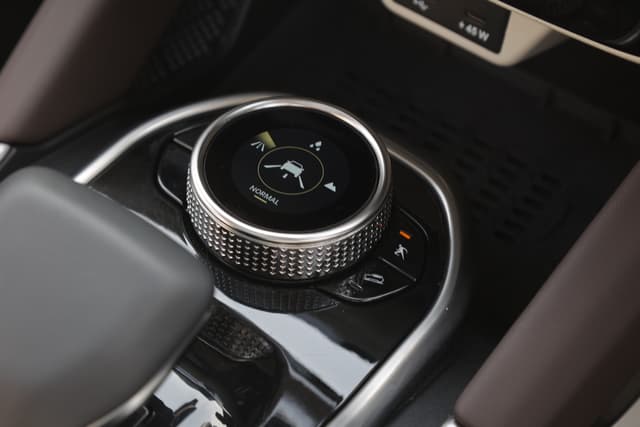 Elevating Gear Knob Image - 10043
