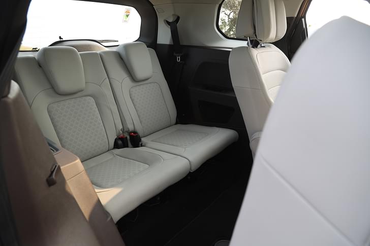 Tata Safari Second Row Seats