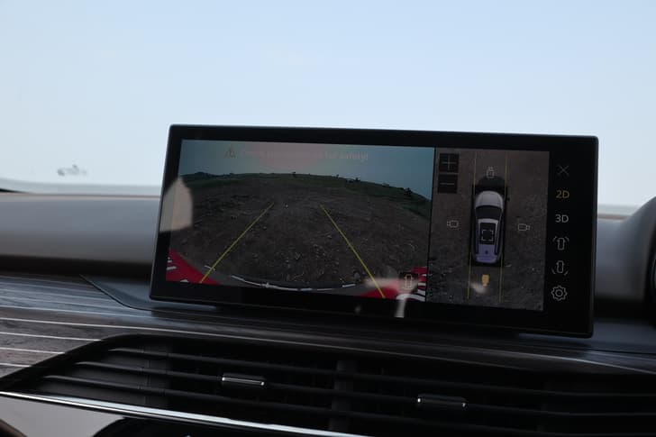 Tata Safari Infotainment System