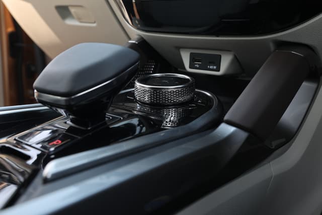 Armrest Image - 10298