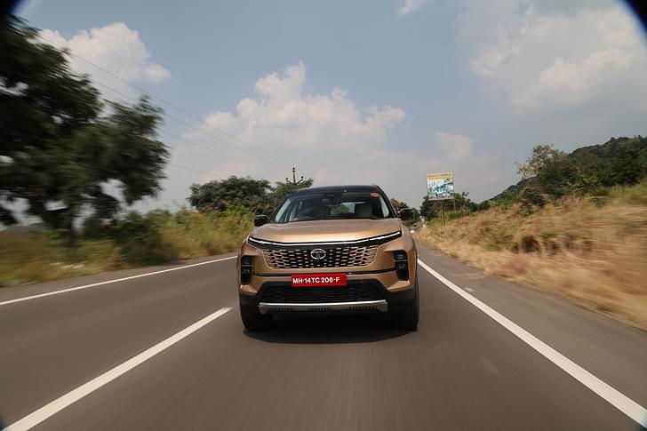 Tata Safari Front View