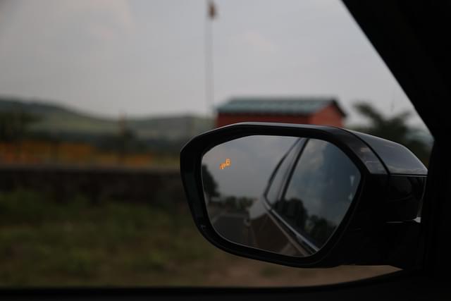 Orvm Blinker Image - 10400