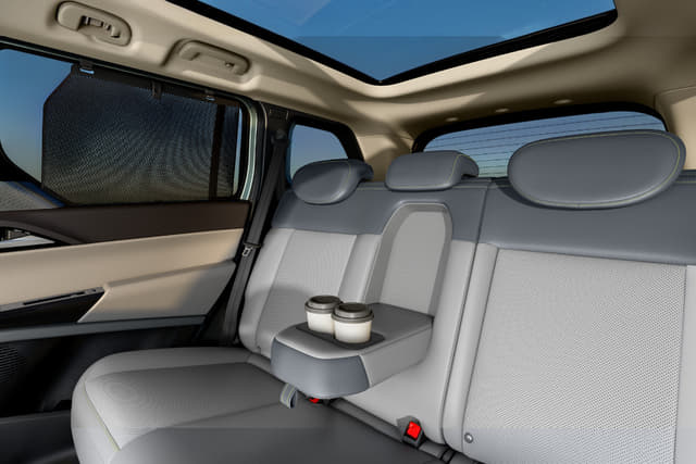 Rear Armrest Cup Holders Image - 37262