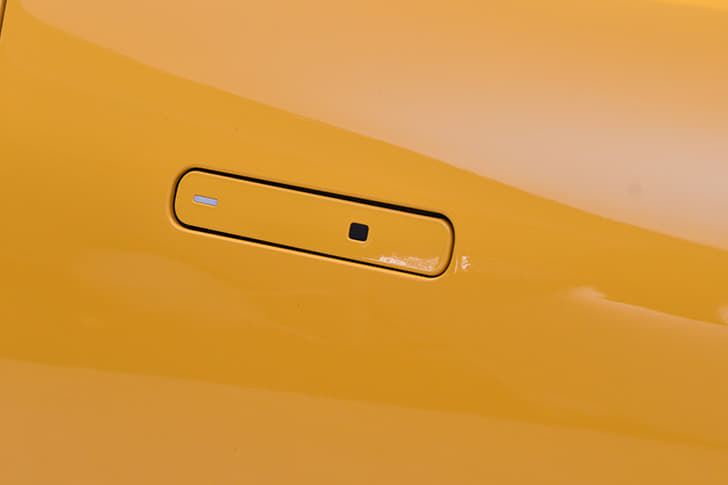 Color Yellow