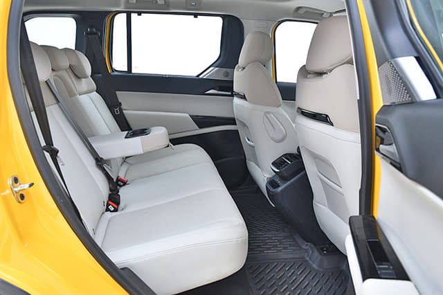 Rear Armrest Cup Holders Image - 32776