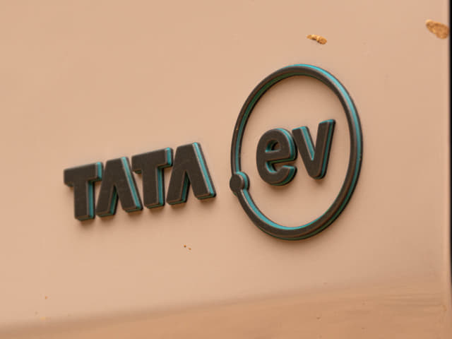 Rear Badge Image - 37100