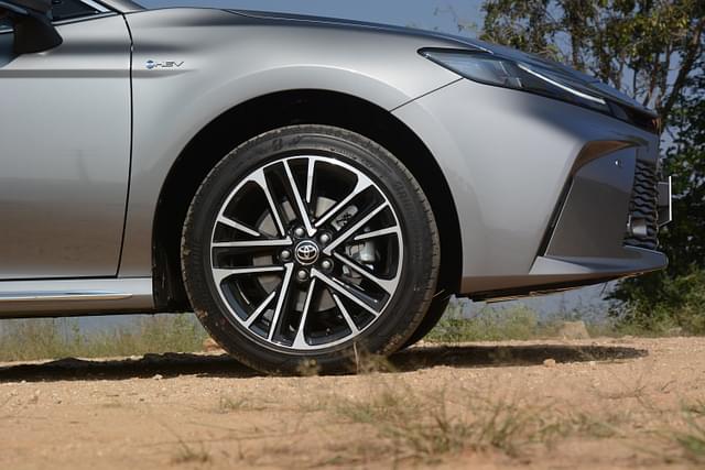 Alloy Wheels Image - 7408