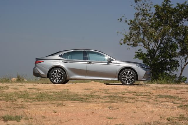 Alloy Wheels Image - 7438