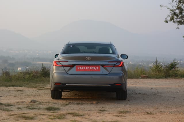 Rear View Image - 7592