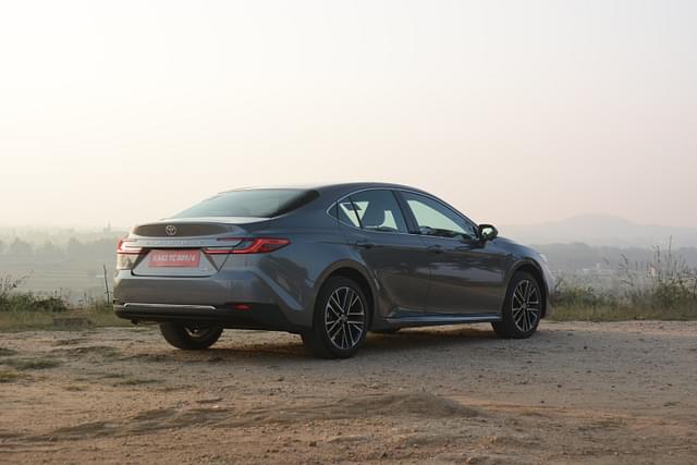 Rear View Image - 7605