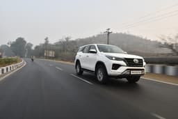 Toyota Fortuner Front Left Three Quarter