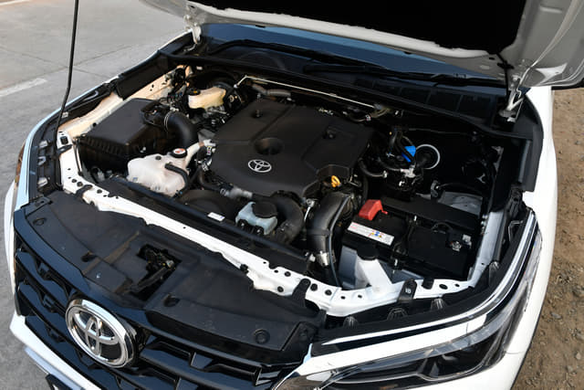 Open Bonnet Engine Shot Image - 15745