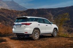 Toyota Fortuner Rear View Toyota Fortuner Rear View