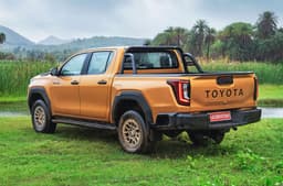 Toyota Hilux Front Row Seats Toyota Hilux Front Row Seats