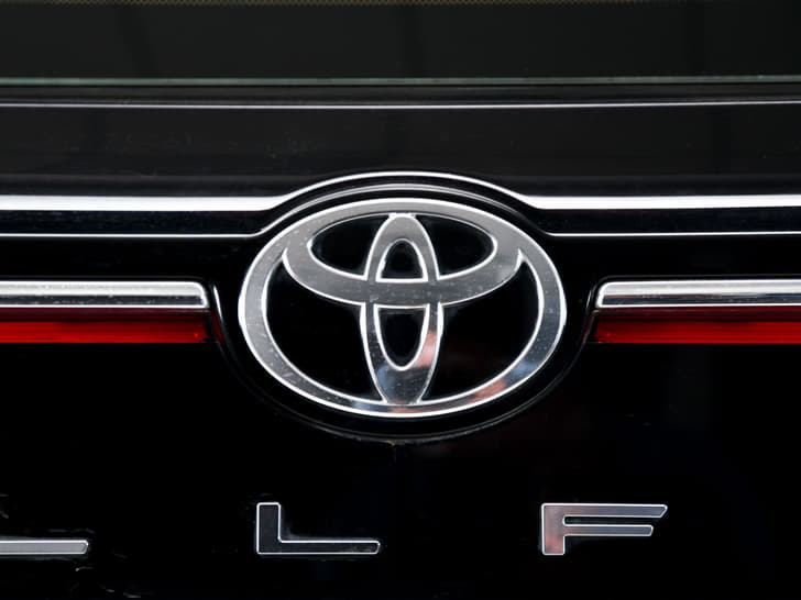 Toyota Vellfire Color Black