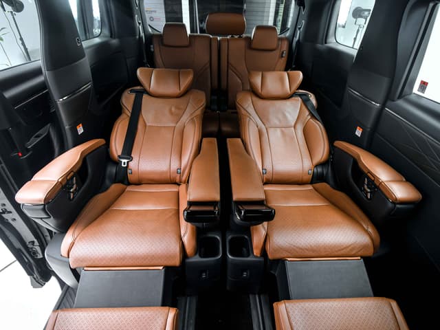 Second Row Seats Image - 30034