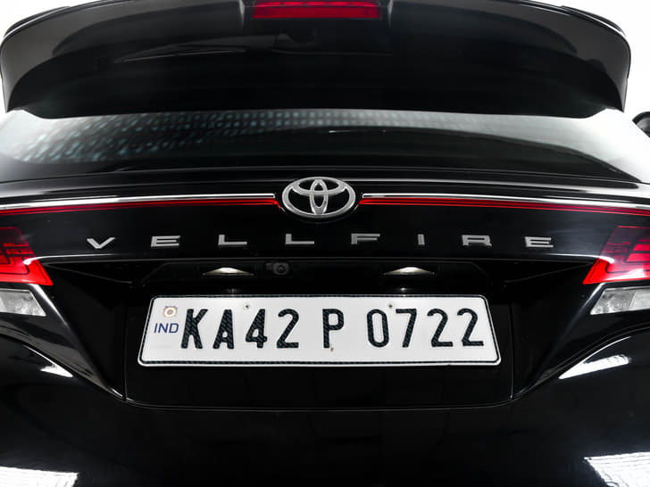 Toyota Vellfire Rear View