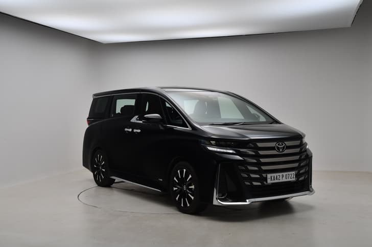 Toyota Vellfire Images
