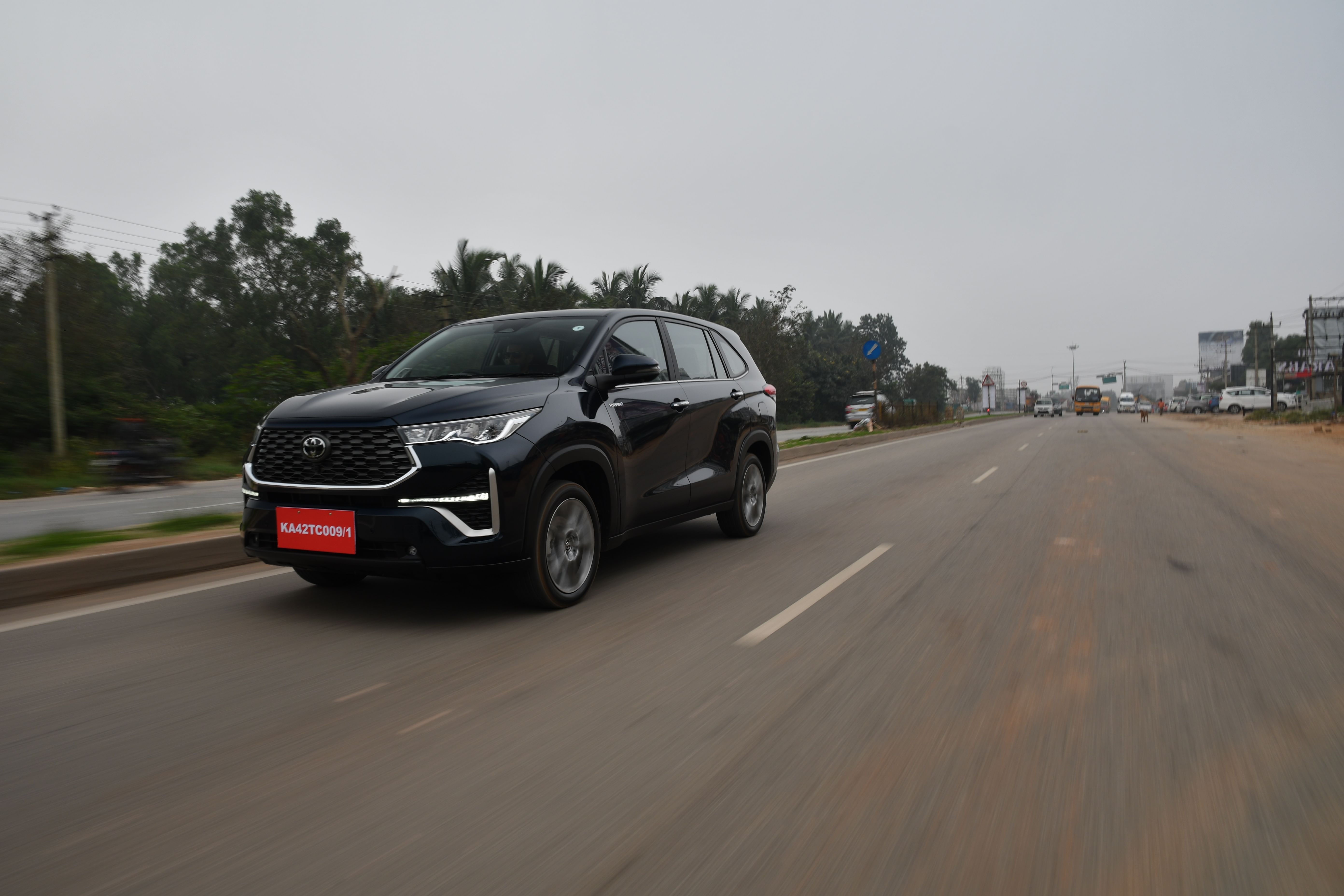 Toyota Innova HyCross Front Right Three Quarter