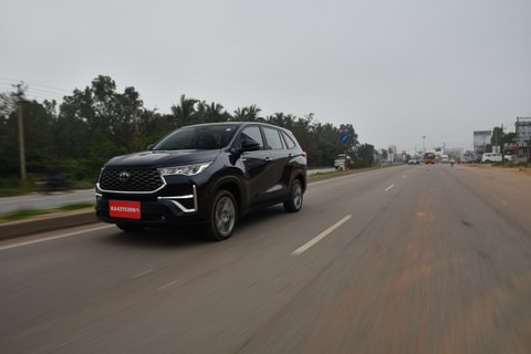 Toyota Innova HyCross 