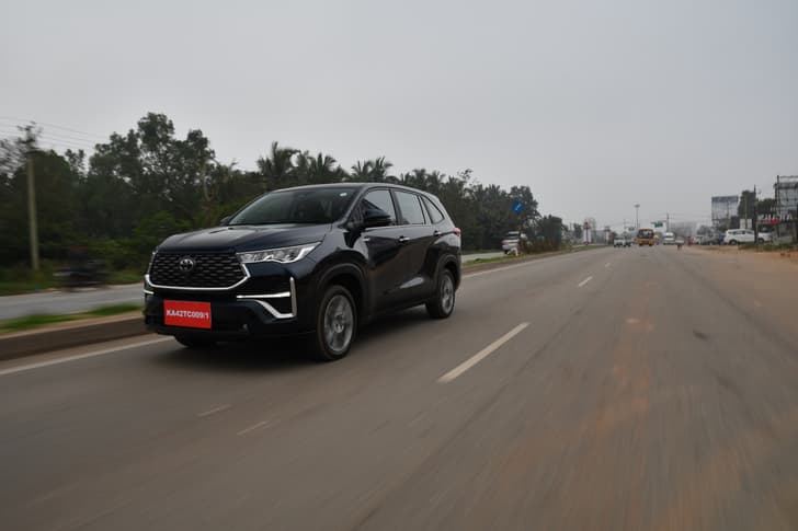 Toyota Innova HyCross
