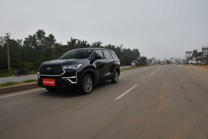 Toyota Innova HyCross 