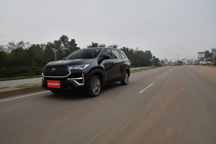 Toyota Innova HyCross